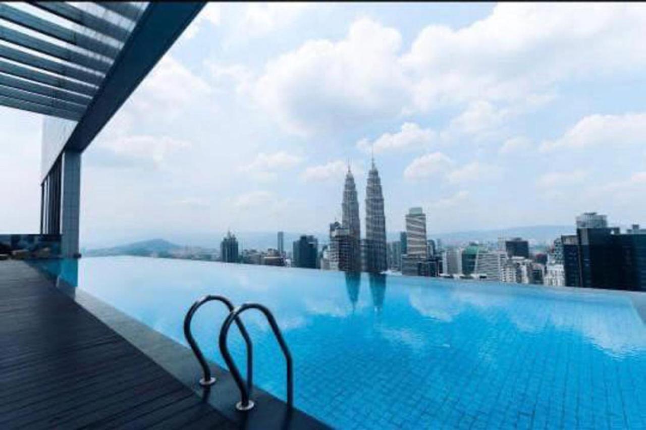 Ferienwohnung The Platinum Klcc By Infinity Pool Kuala Lumpur Exterior foto